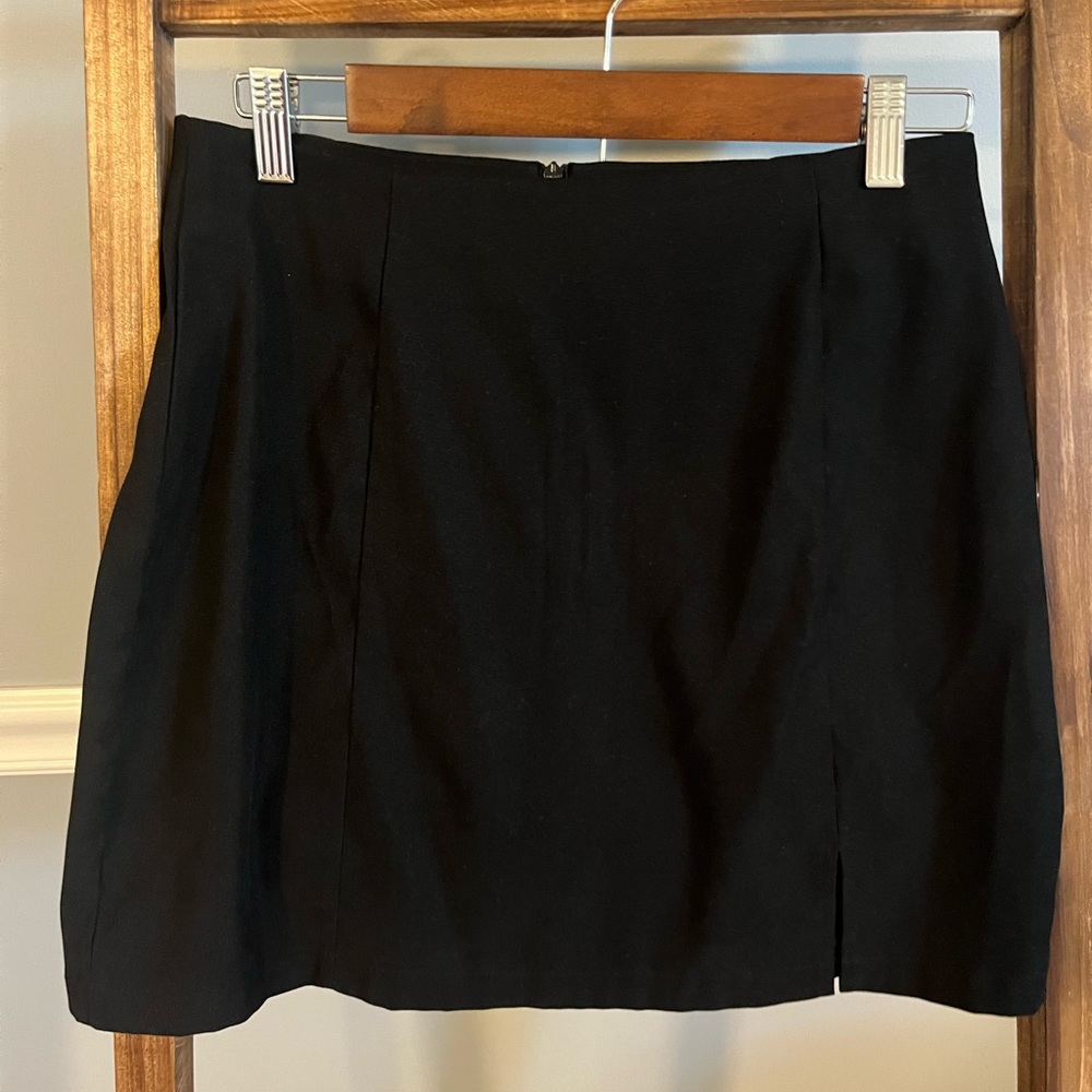Black midi skirt, mid thigh! Cute for dressing up,dressed with business attire!